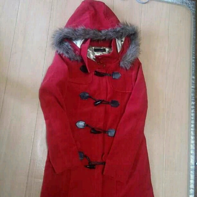 真っ赤なダッフルコート レディースのジャケット/アウター(ダッフルコート)の商品写真