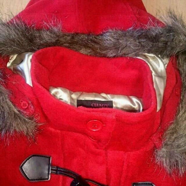 真っ赤なダッフルコート レディースのジャケット/アウター(ダッフルコート)の商品写真