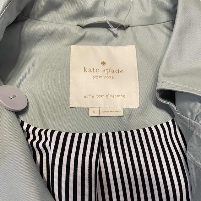 kate spade new york(ケイトスペードニューヨーク)の【新品】ケイトスペード トレンチコート フリル ミントグリーン ストライプ レディースのジャケット/アウター(トレンチコート)の商品写真