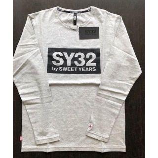 スウィートイヤーズ(SWEET YEARS)の新品 未使用 正規 エスワイサーティートゥSY32 ロゴ長袖シャツ グレー M(Tシャツ/カットソー(七分/長袖))