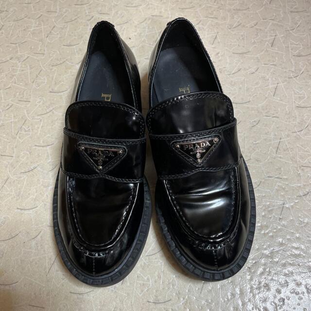 PRADA ブラッシュドレザー ローファー