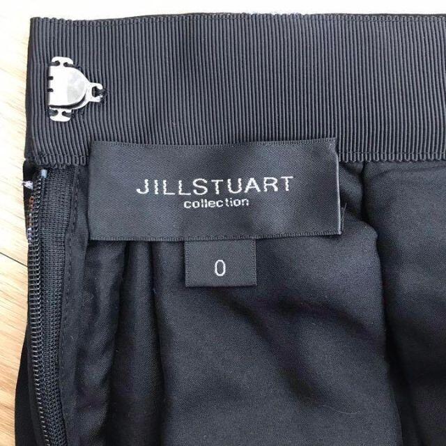 JILLSTUART(ジルスチュアート)のジルスチュアート JILL STUART 膝上丈 花柄刺繍 タックフレアスカート レディースのスカート(ミニスカート)の商品写真