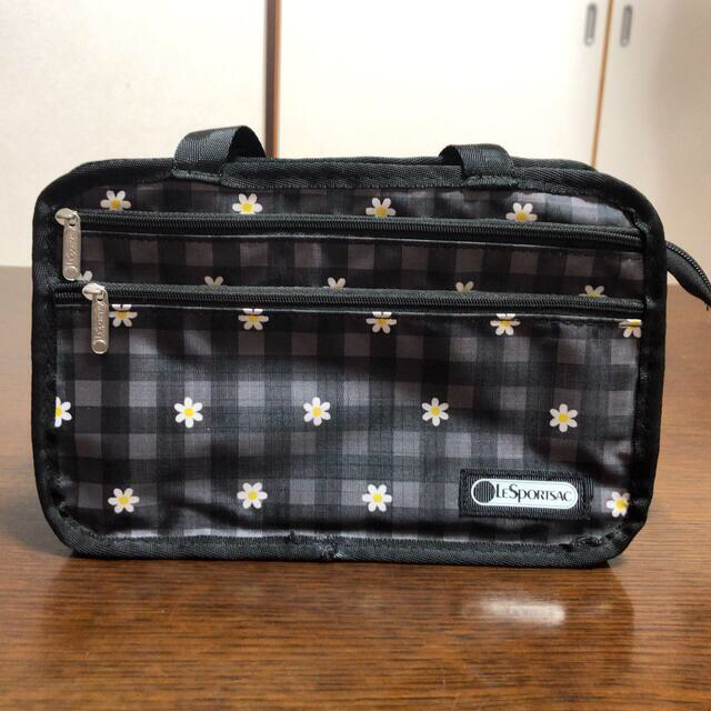 LeSportsac(レスポートサック)のレスポートサック バッグインバッグ　ハローデイジー  LeSportsac レディースのファッション小物(ポーチ)の商品写真