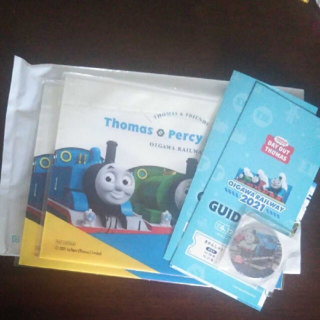 機関車トーマスのポーチとマグネット キッズ/ベビー/マタニティのおもちゃ(電車のおもちゃ/車)の商品写真