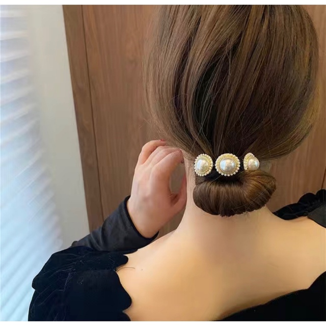 ヘアアクセサリー　お団子メーカー　髪留め　ヘアアレンジ　パール　ワイヤ入　真珠 レディースのヘアアクセサリー(ヘアバンド)の商品写真