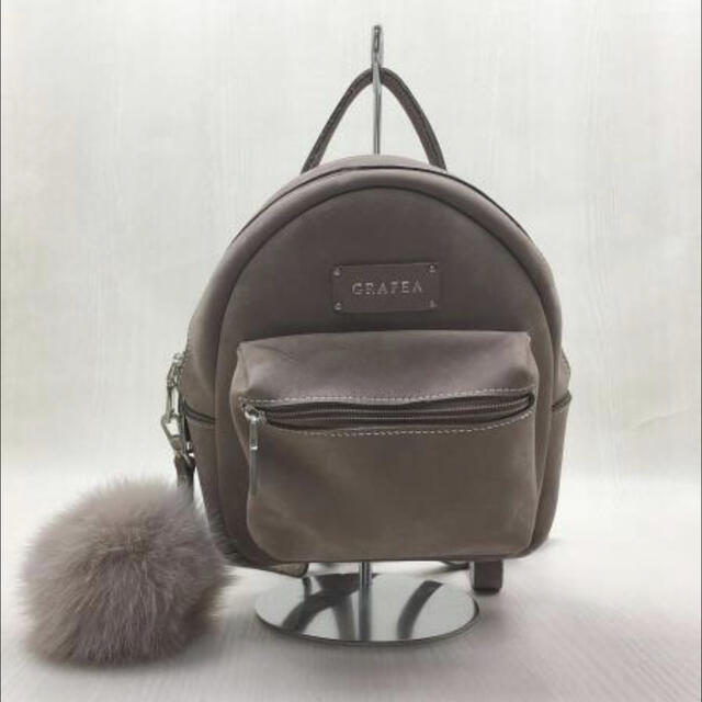 【美品】GRAFEA  本革レザーリュック　グレー　GRAY