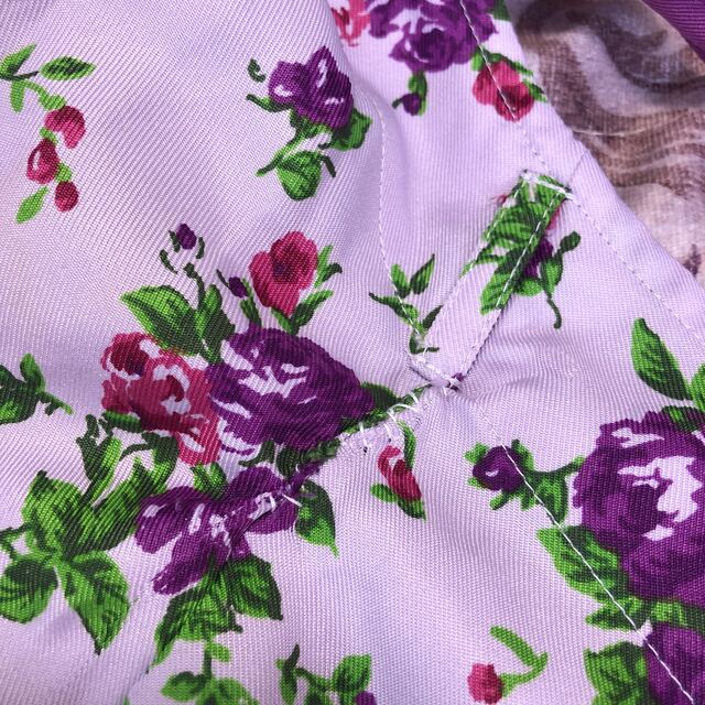 【訳あり】花柄　エプロン　パープル　紫　フラワー　共布シュシュ付き レディースのレディース その他(その他)の商品写真