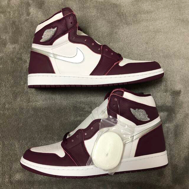 NIKE(ナイキ)のNIKE AIR JORDAN 1 HIGH OG Bordeaux  29㎝ メンズの靴/シューズ(スニーカー)の商品写真