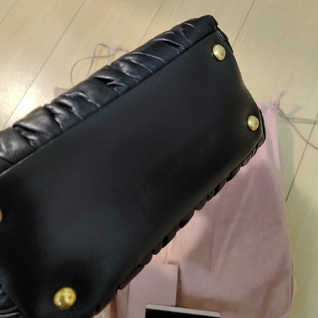 miumiu(ミュウミュウ)の売り切れ　miumiu マテラッセ　ショルダーバッグ　ハンドバッグ　ミュウミュウ レディースのバッグ(ショルダーバッグ)の商品写真