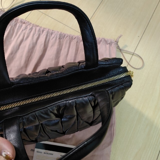 miumiu(ミュウミュウ)の売り切れ　miumiu マテラッセ　ショルダーバッグ　ハンドバッグ　ミュウミュウ レディースのバッグ(ショルダーバッグ)の商品写真
