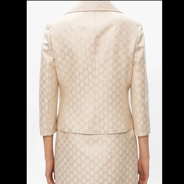 GUCCI - GUCCI ジャケット ロゴ キラキラ 白の通販 by miiiiim's GUCCI - GUCCI ジャケット ロゴ キラキラ 白の通販 by miiiiim's