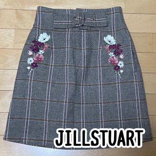 ジルバイジルスチュアート(JILL by JILLSTUART)のJILLSTUART 花柄　ひざ丈スカート(ひざ丈スカート)