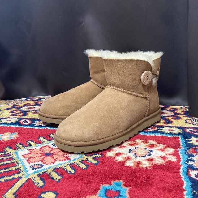 UGG(アグ)のUGG アグ　ムートンブーツ　ほぼ未使用 レディースの靴/シューズ(ブーツ)の商品写真