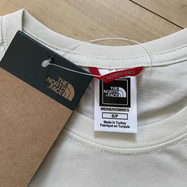 THE NORTH FACE(ザノースフェイス)の(タグ付き新品) THE NORTH FACE バックロゴTシャツ Sサイズ メンズのトップス(Tシャツ/カットソー(半袖/袖なし))の商品写真