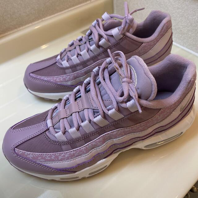 NIKE(ナイキ)のNIKE W AIR MAX 95  26cm レディースの靴/シューズ(スニーカー)の商品写真