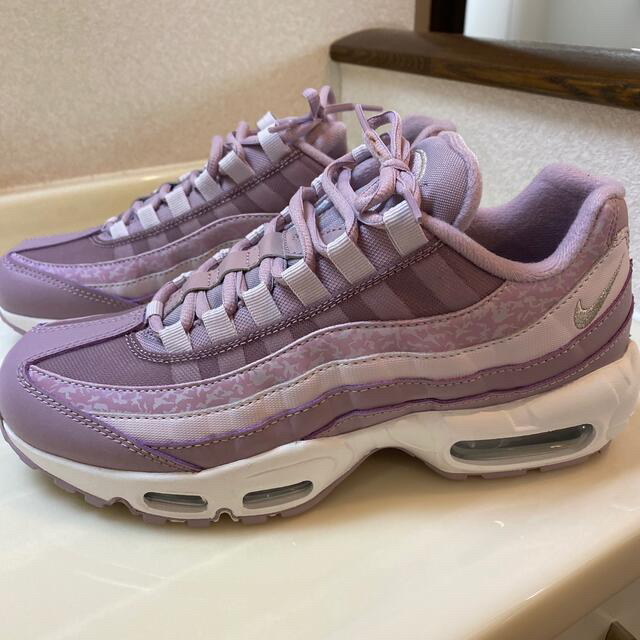 NIKE(ナイキ)のNIKE W AIR MAX 95  26cm レディースの靴/シューズ(スニーカー)の商品写真