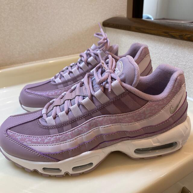 NIKE(ナイキ)のNIKE W AIR MAX 95  26cm レディースの靴/シューズ(スニーカー)の商品写真