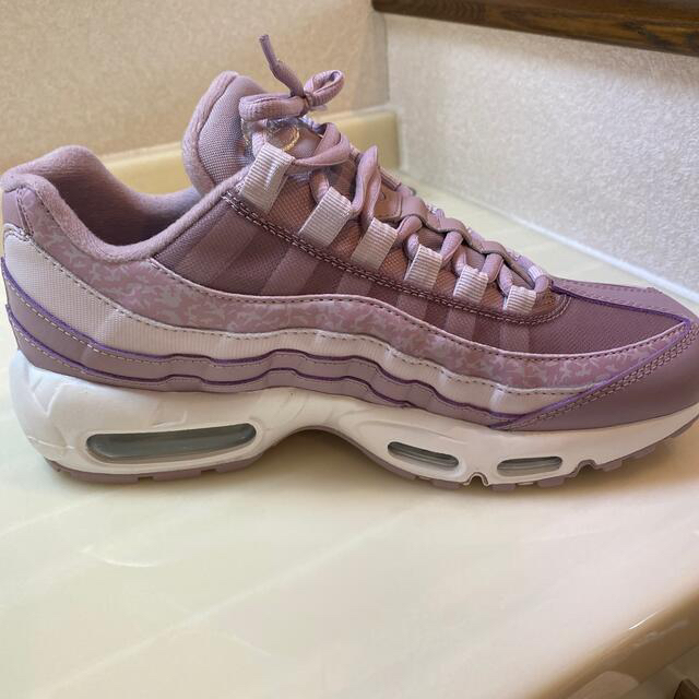 NIKE(ナイキ)のNIKE W AIR MAX 95  26cm レディースの靴/シューズ(スニーカー)の商品写真