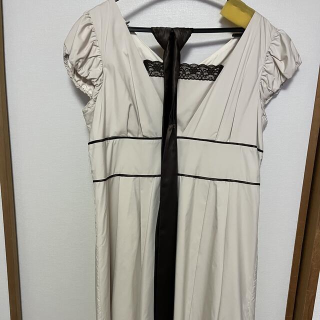 ドレス　パーティードレス　白　ベージュ　大きいサイズ　19AR クリーニング済み レディースのフォーマル/ドレス(ミディアムドレス)の商品写真