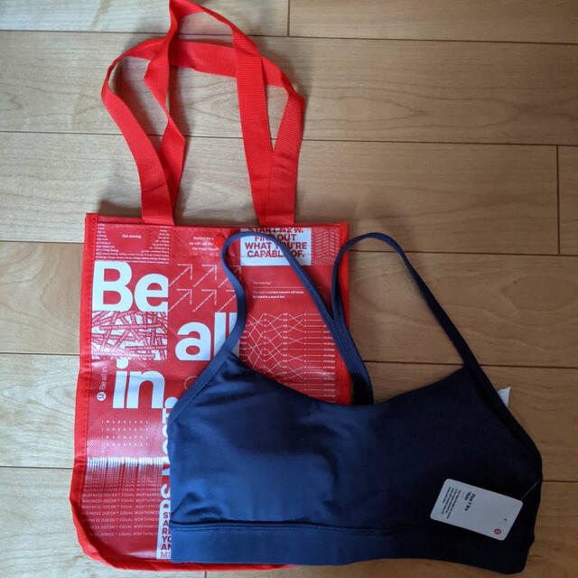 lululemon(ルルレモン)のサイズ6 Flow Y Bra Nulu 新品未使用 タグ付き ルルレモン ブラ スポーツ/アウトドアのトレーニング/エクササイズ(ヨガ)の商品写真