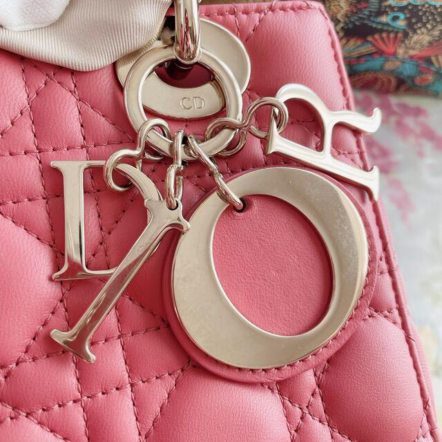 Dior(ディオール)のレディディオール　DIOR バッグ　ピンク　59P lady Dior レディースのバッグ(ハンドバッグ)の商品写真