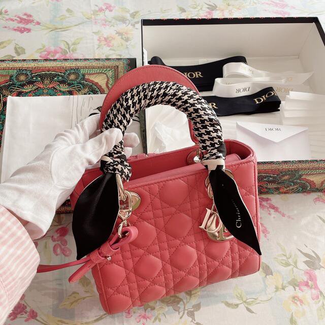 Dior(ディオール)のレディディオール　DIOR バッグ　ピンク　59P lady Dior レディースのバッグ(ハンドバッグ)の商品写真