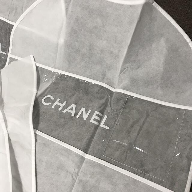 CHANEL(シャネル)のCHANEL シャネル 収納袋 服 ホワイト 洋服カバー 3枚セット インテリア/住まい/日用品の収納家具(押し入れ収納/ハンガー)の商品写真