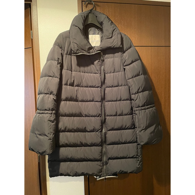 MONCLER(モンクレール)のMONCLER モンクレール LOBELIA 黒　ロベリア　サイズ2 レディースのジャケット/アウター(ダウンコート)の商品写真