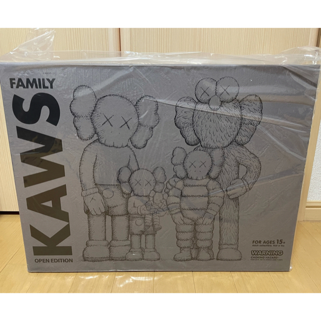 MEDICOM TOY(メディコムトイ)のKAWS FAMILY BROWN/BLUE/WHITE エンタメ/ホビーのおもちゃ/ぬいぐるみ(キャラクターグッズ)の商品写真