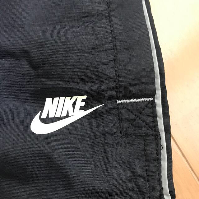 NIKE(ナイキ)のえりり様専用　ナイキ　キッズ　シャカシャカパンツ　Sサイズ キッズ/ベビー/マタニティのキッズ服男の子用(90cm~)(パンツ/スパッツ)の商品写真