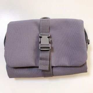 ムジルシリョウヒン(MUJI (無印良品))の【美品・未使用】無印良品　ポリエステル　吊るせるケース着脱ポーチ付　グレー(ポーチ)