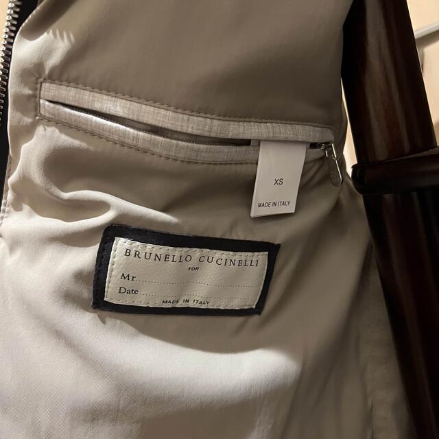 BRUNELLO CUCINELLI(ブルネロクチネリ)のecomasaさま専用　ほぼ未使用　ブルネロクチネリ　スエード　ダウンベストXS メンズのジャケット/アウター(ダウンベスト)の商品写真