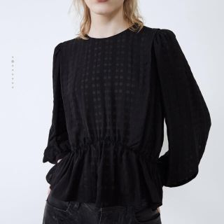 ザラ(ZARA)の新品未使用！ZARA ストレッチテクスチャー入り生地トップス(シャツ/ブラウス(長袖/七分))