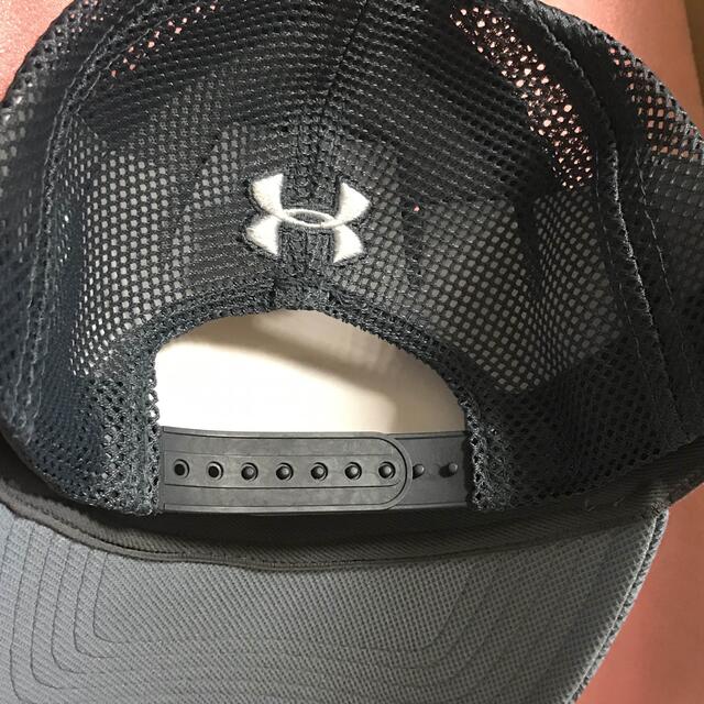 UNDER ARMOUR(アンダーアーマー)のアンダーアーマー CAP UA ブリッツィング トラッカー3.0  グレー メンズの帽子(キャップ)の商品写真