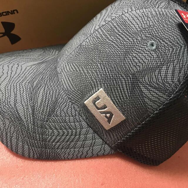 UNDER ARMOUR(アンダーアーマー)のアンダーアーマー CAP UA ブリッツィング トラッカー3.0  グレー メンズの帽子(キャップ)の商品写真