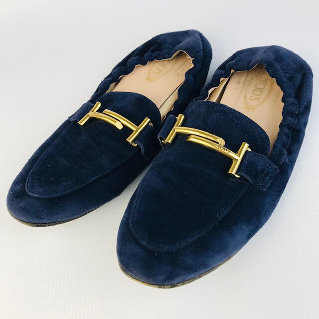 TOD'S(トッズ)のTOD'S★ゴールドダブルT金具 スエードレザーフラットシューズ(35 1/2) レディースの靴/シューズ(バレエシューズ)の商品写真