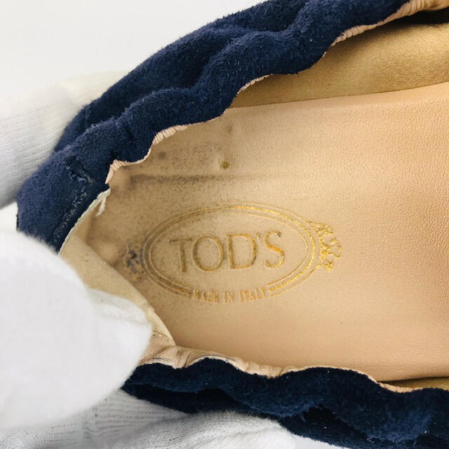 TOD'S(トッズ)のTOD'S★ゴールドダブルT金具 スエードレザーフラットシューズ(35 1/2) レディースの靴/シューズ(バレエシューズ)の商品写真