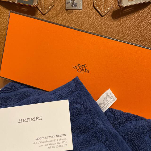 Hermes(エルメス)の新品未使用　HERMES エルメス　ハンドタオル　ネイビー インテリア/住まい/日用品の日用品/生活雑貨/旅行(タオル/バス用品)の商品写真