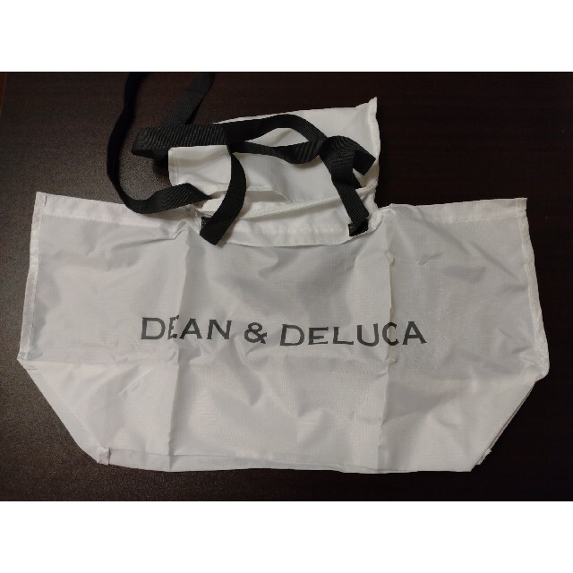 DEAN & DELUCA(ディーンアンドデルーカ)のDEAN＆DELUCA　エコバック　白　縦32cm×横62cm レディースのバッグ(エコバッグ)の商品写真