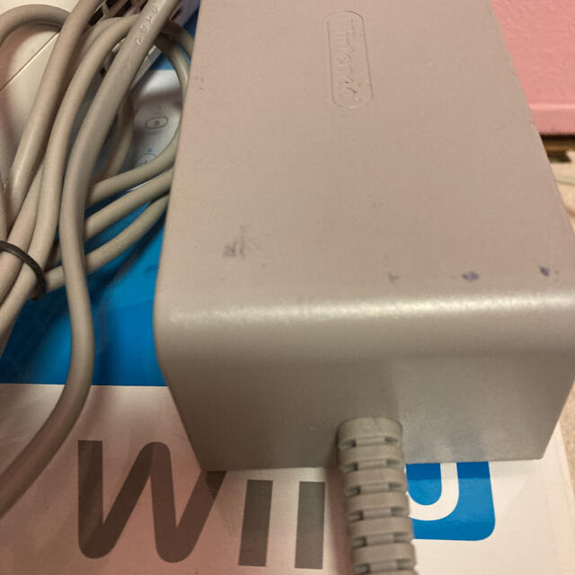 Wii U(ウィーユー)のwiiＵ　本体 エンタメ/ホビーのゲームソフト/ゲーム機本体(家庭用ゲーム機本体)の商品写真