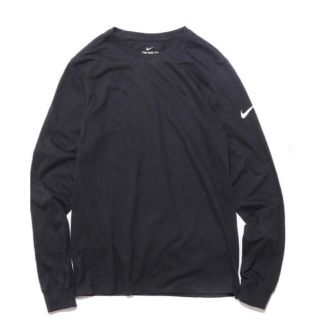 ナイキ(NIKE)のNIKE  黒　コットン　ワンポイント　ロゴ　スウッシュ　ロンT ロング　長袖(Tシャツ/カットソー(七分/長袖))