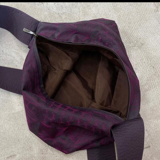 Jurgen Lehl(ヨーガンレール)のヨーガンレール 斜め掛け 刺繍 ステッチ ショルダー バッグ 大人 オシャレ レディースのバッグ(ショルダーバッグ)の商品写真