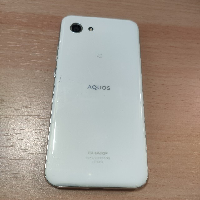 AQUOS(アクオス)のAQUOS R compact SH-M06 スマホ/家電/カメラのスマートフォン/携帯電話(スマートフォン本体)の商品写真