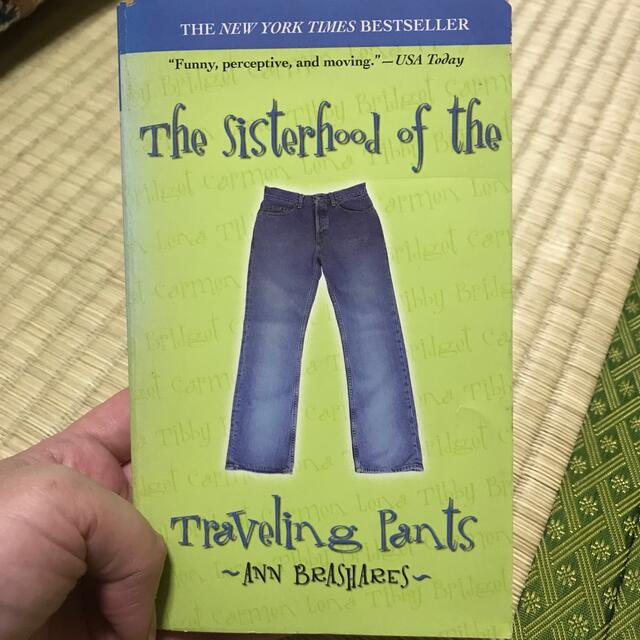 the sisterhood of the traveling pants  エンタメ/ホビーの本(洋書)の商品写真