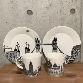 ウェッジウッド(WEDGWOOD)の【新品】Royal Doulton マグ&プレート ペア(食器)