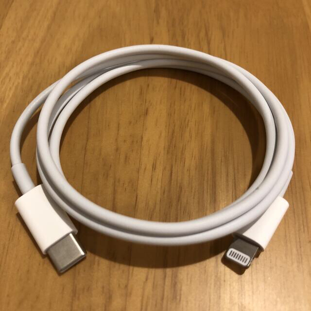 Apple(アップル)のiPhone ケーブル 純正 スマホ/家電/カメラのスマートフォン/携帯電話(その他)の商品写真