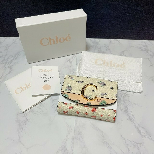 Chloe(クロエ)の【新品未使用】 クロエ Chloe コンパクトウォレット 花柄 レディースのファッション小物(財布)の商品写真