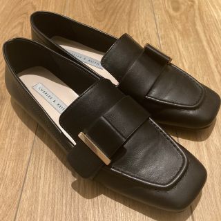 チャールズアンドキース(Charles and Keith)のチャールスアンドキース　メタリックアクセント ペニーローファー(ローファー/革靴)