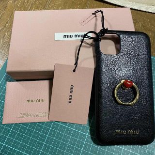 ミュウミュウ(miumiu)のmiumiu マドラスレザー iPhone 11 用カバー (iPhoneケース)