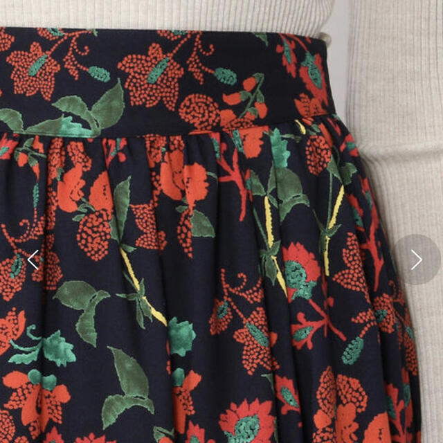 TOMORROWLAND(トゥモローランド)のTOMORROWLAND ポリエステルフラワープリント ギャザーフレアスカート レディースのスカート(ひざ丈スカート)の商品写真